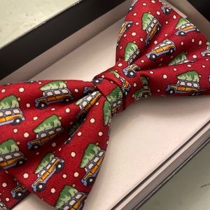NIB Vineyard Vines Boys Bowtie Christmas tree